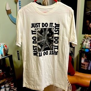 Men’s Nike T-shirt, medium